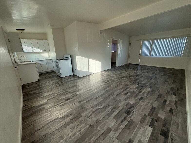 Building Photo - 477 W Ramona Dr