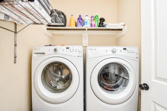 Building Photo - 24119 Via Renata Dr