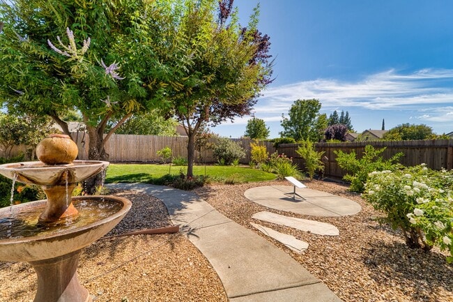 Building Photo - Stunning 4-Bedroom Home in Plumas Lake