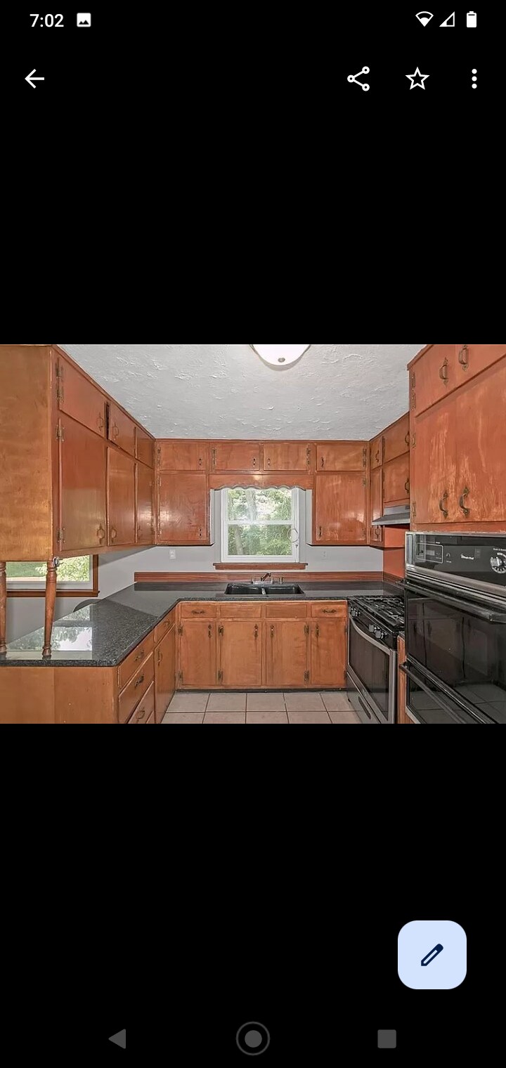 Building Photo - 2135 Kilarney Rd