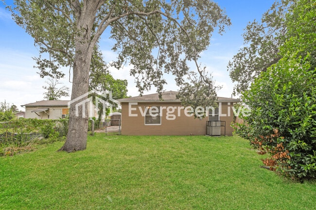 Building Photo - 3616 N 55th St