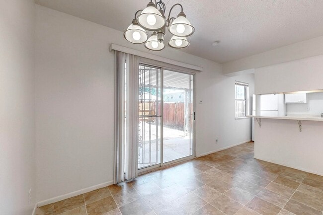 Building Photo - Cozy 3 Bedroom 1.5 Bathroom In NW Albuquer...