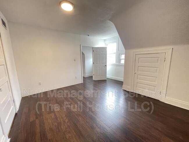 Building Photo - 170 Lincoln Ave