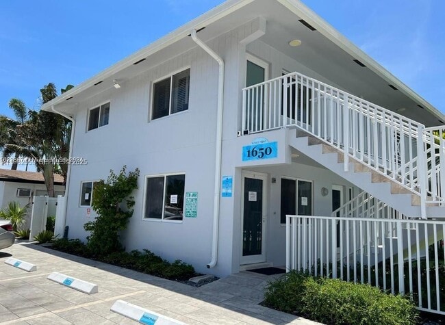 Building Photo - 1650 N Riverside Dr