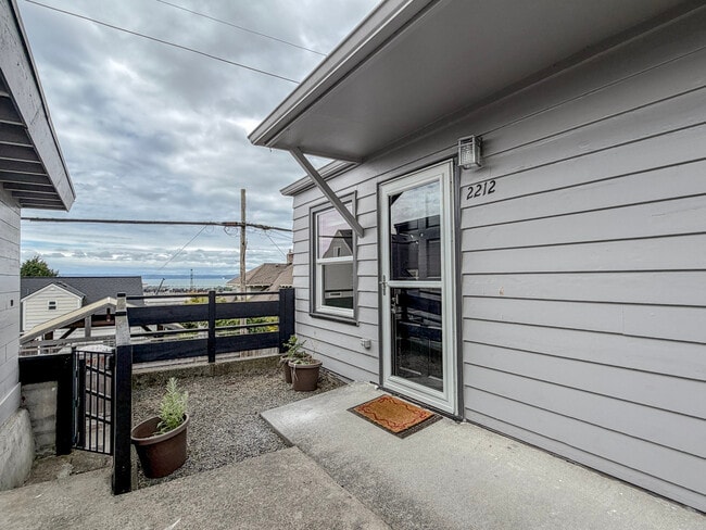 Building Photo - 2212 Rucker Ave