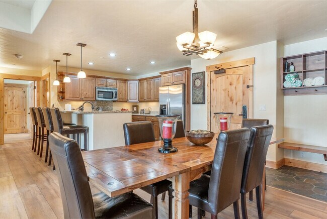 Building Photo - 2900 Blackhawk Ct