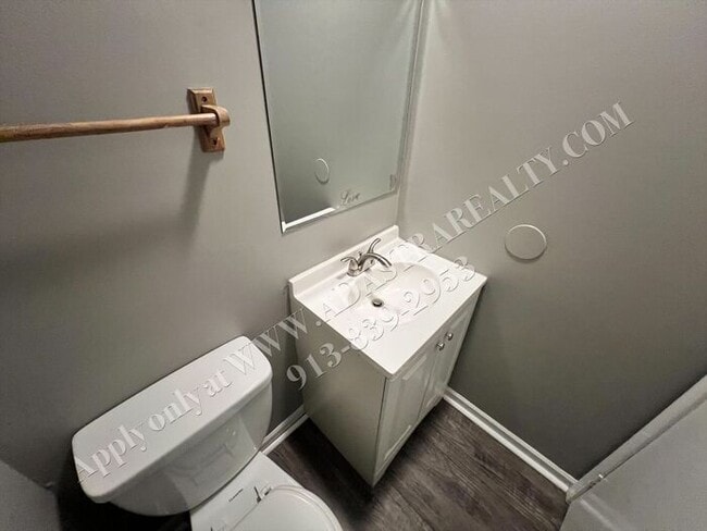 Building Photo - Nice 4 Bed 1.5 Bath Home in KCMO-Available NOW!!