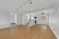 Building Photo - 1112 Cortlandt St