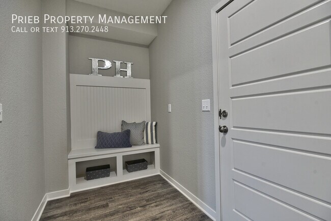 Building Photo - Parkview Apartments - Available October 10th