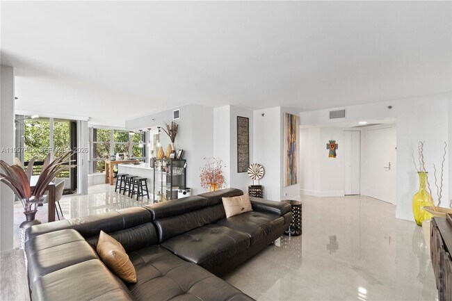 Building Photo - 3600 Mystic Pointe Dr