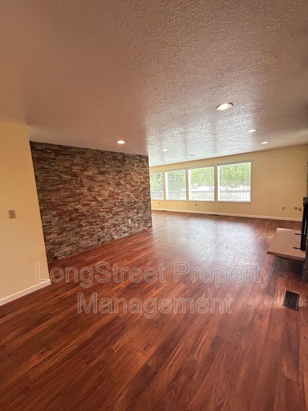 Building Photo - 3572 NW Satinwood St