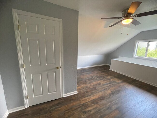 Building Photo - Updated 2 bedroom house for rent in the South Side !