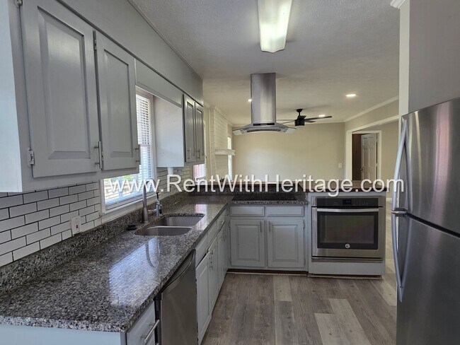 Building Photo - 7016 Skyline Dr
