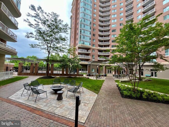 Building Photo - 3101 N Hampton Dr