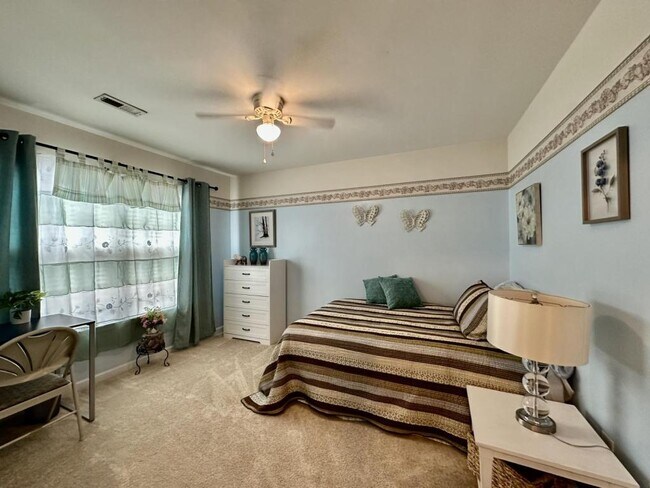 Building Photo - 1913 Thorn Crest Dr