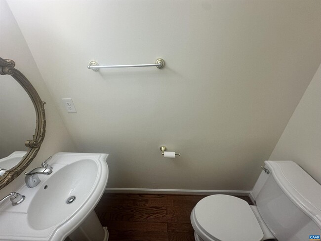 Building Photo - 933 Huntwood Ln