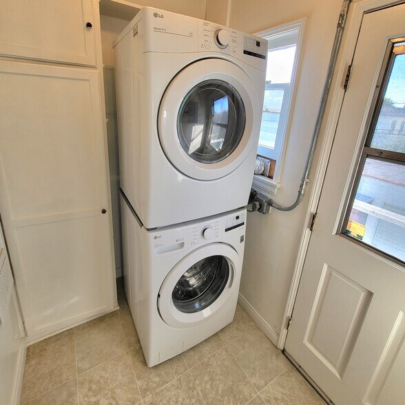 Building Photo - 1227 1/2 S Orlando Ave