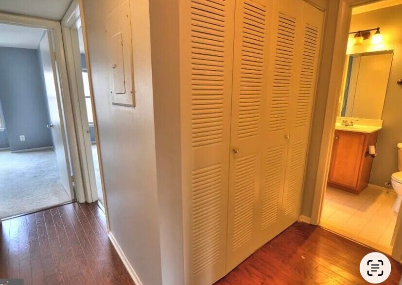 Building Photo - 1707 Ascot Way