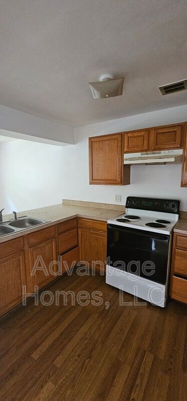 Building Photo - 805 N 70th St