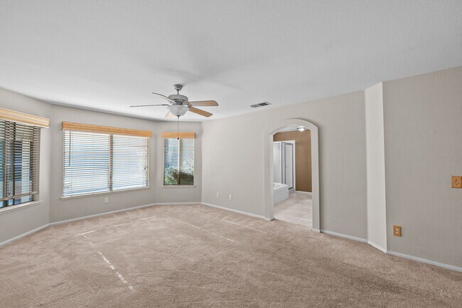 Building Photo - 620 Walnut Cir