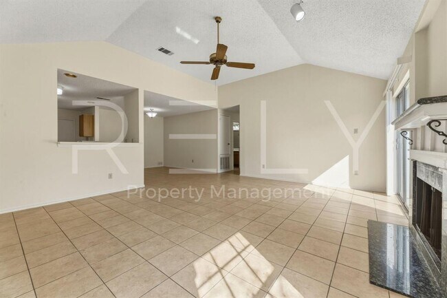 Building Photo - 604 David Curry Dr