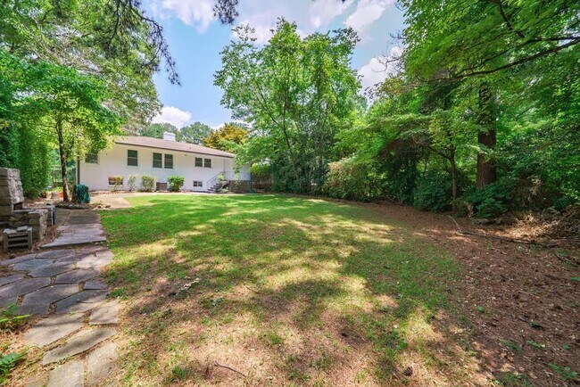 Building Photo - 254 Richardson Rd NW