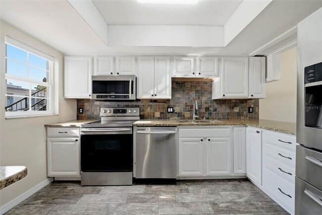 Building Photo - 3821 N Oak Dr