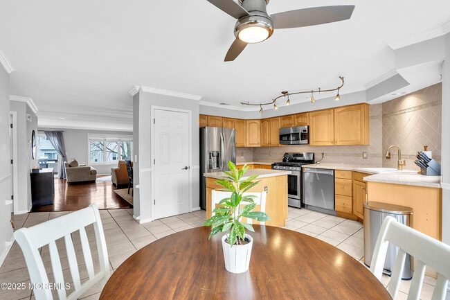 Building Photo - 203 Muskflower Ct