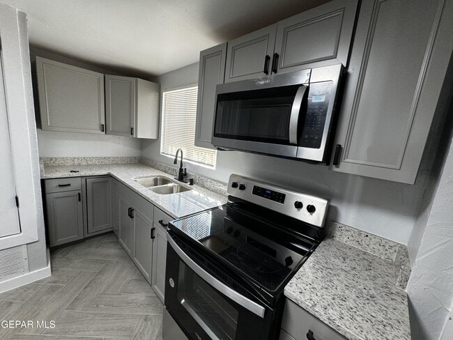 Building Photo - 10277 N Loop Dr
