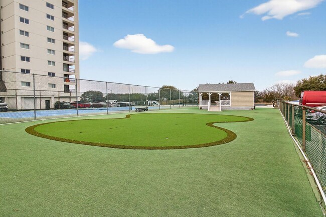 Building Photo - Stunning Condo With Exclusive Bay Views!