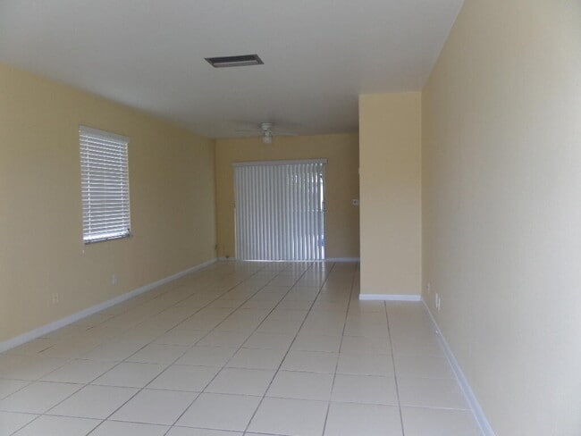 Building Photo - 9145 E Highland Pines Blvd