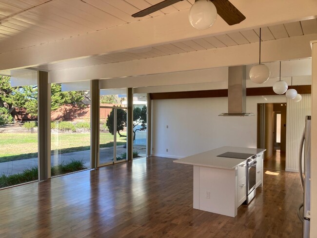Building Photo - 15 Turtle Bay Pl