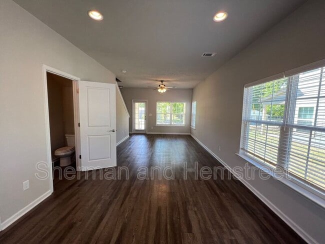 Building Photo - 620 Dobhill Ln