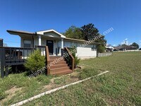 Building Photo - Charming 3-Bedroom Home