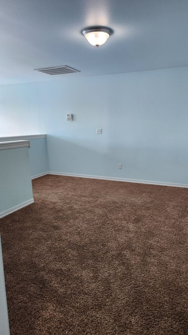 Building Photo - 3bed 2.5 bath house near Park Orchard School