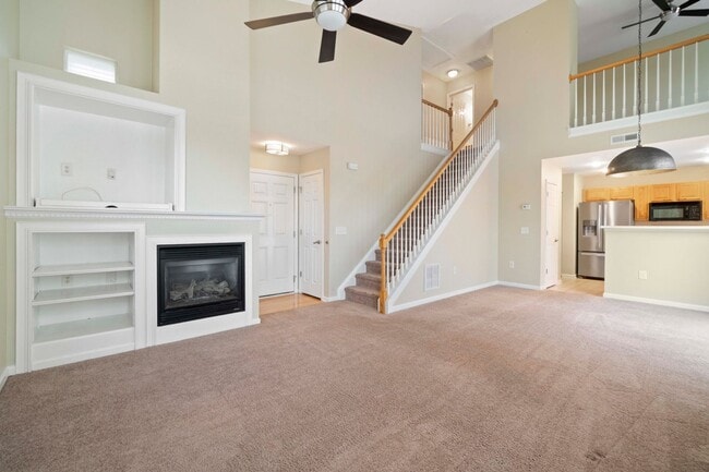 Building Photo - Located in Highland Creek