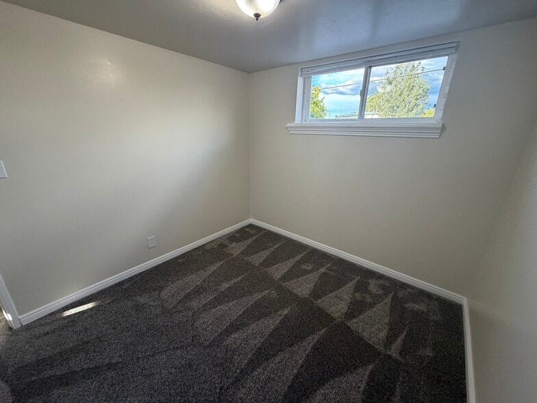 Building Photo - 5089 S 1950 W