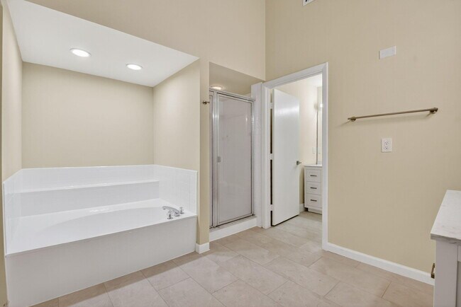 Building Photo - 8081 Cassia Dr