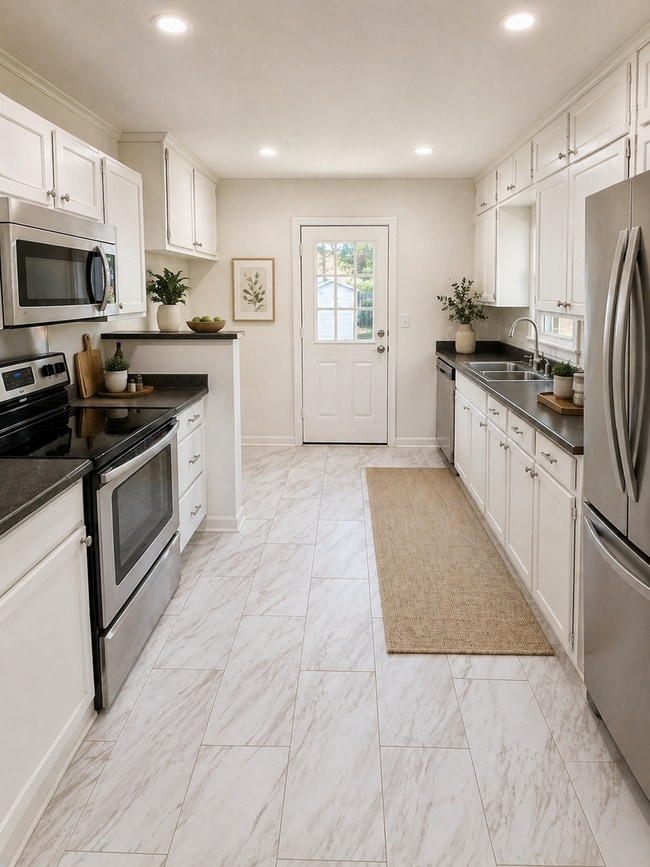 Building Photo - Bright, Updated 3 Bedroom Home with Modern Finishes