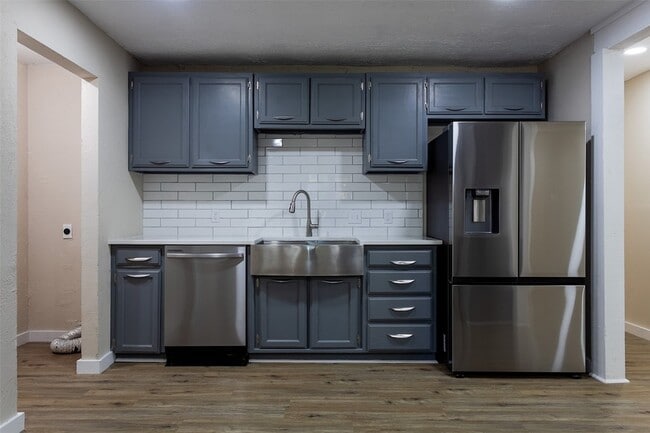 Building Photo - 840 Red Oak Ct