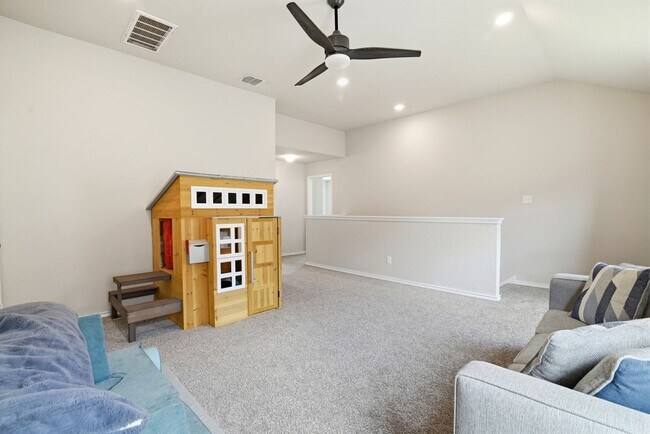 Building Photo - 4 Bedroom Home for Rent in San Antonio with Solar Panels – Cinco Lakes Move-In Ready!