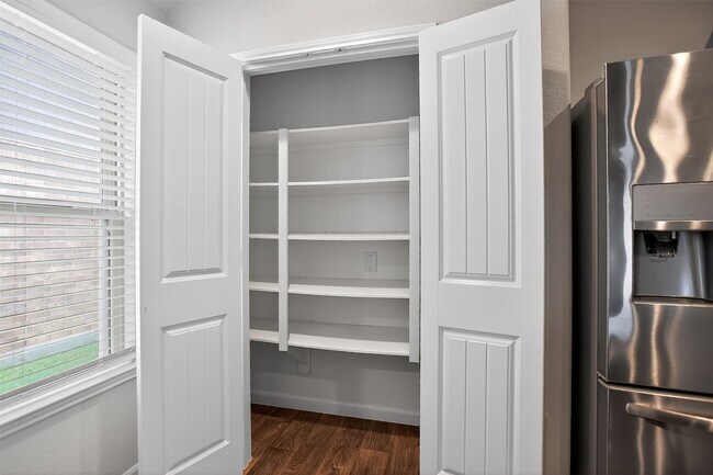 Building Photo - 3310 Sumac Dr