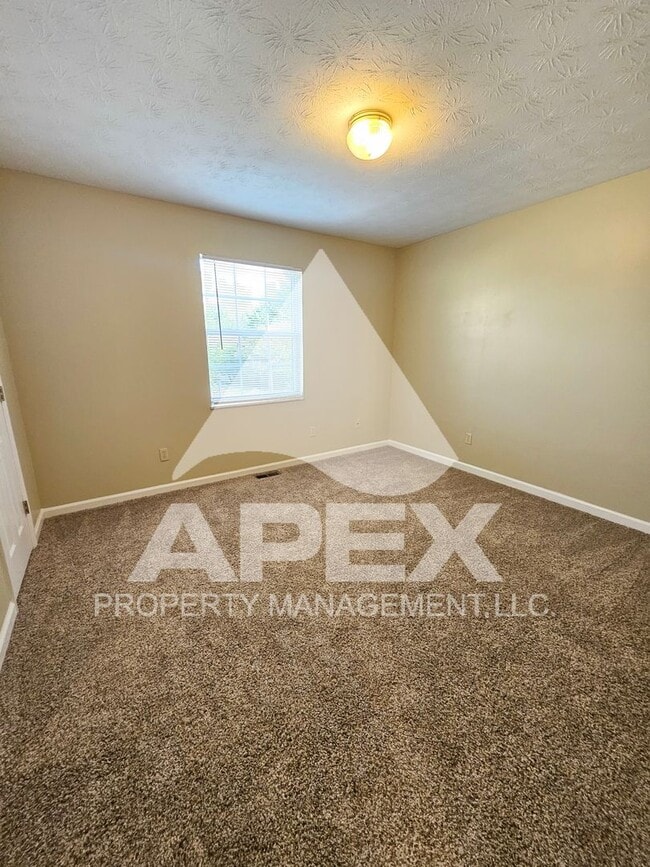 Building Photo - MOVE-IN SPECIAL, $1 RENT!! - Spacious 2Bd - 1.5 Ba Town Home---WEST--CEDAR BLUFF!