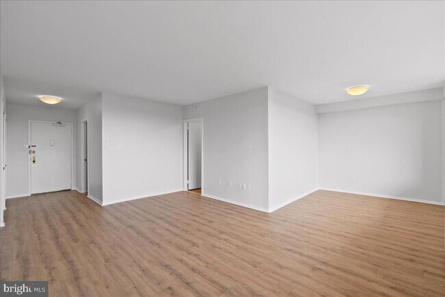 Building Photo - 3705 S George Mason Dr