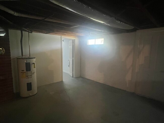 Building Photo - 322 Marr St