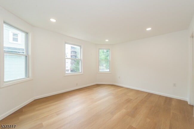 Building Photo - 73 Clinton Pl
