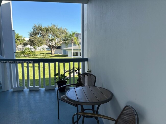 Building Photo - 2223 Park Ln