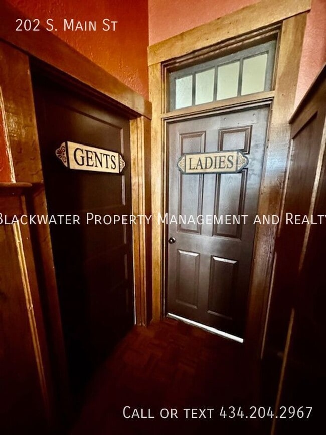 Building Photo - 202 S Main St