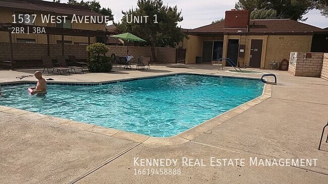 Building Photo - Location, Location, Location! 2 Bedroom To...