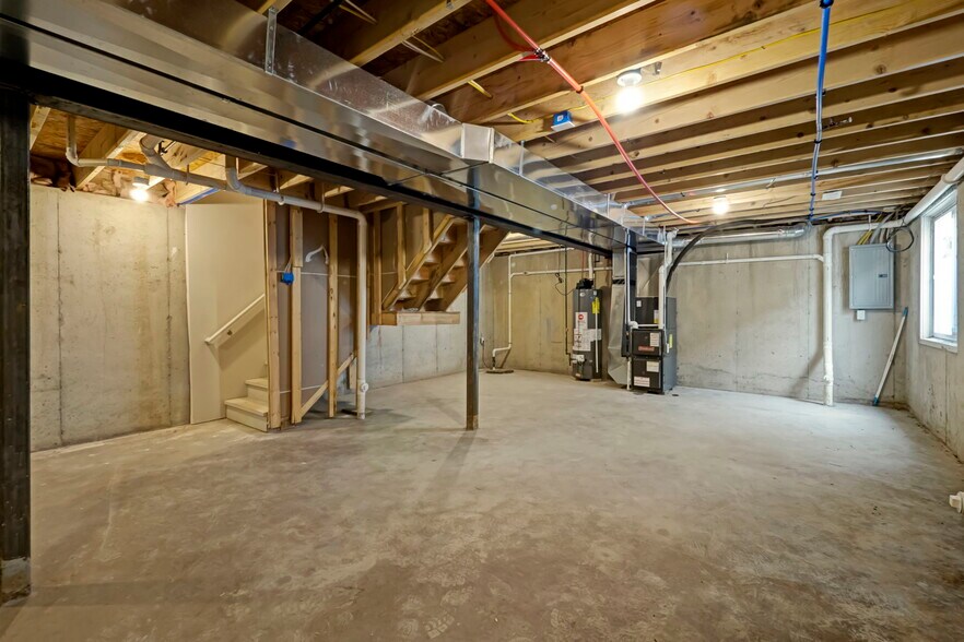 Building Photo - 534 E Brickley Ave